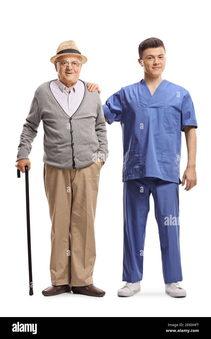 Portrait en longueur d'une infirmière de sexe masculin avec une personne âgée homme isolé sur fond blanc Banque D'Images