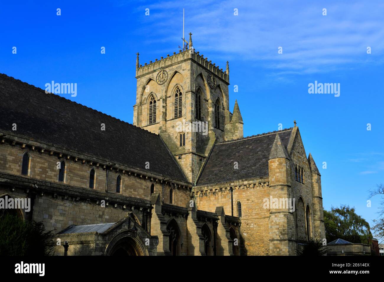 Couleurs d'automne sur Grimsby Minster, ville de Grimsby, Lincolnshire County, Angleterre Banque D'Images