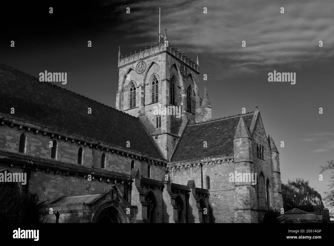 Couleurs d'automne sur Grimsby Minster, ville de Grimsby, Lincolnshire County, Angleterre Banque D'Images