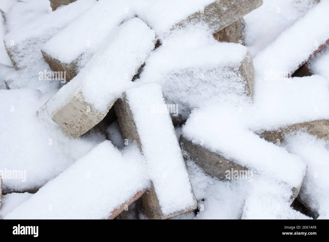 Pavés recouverts de neige. Banque D'Images