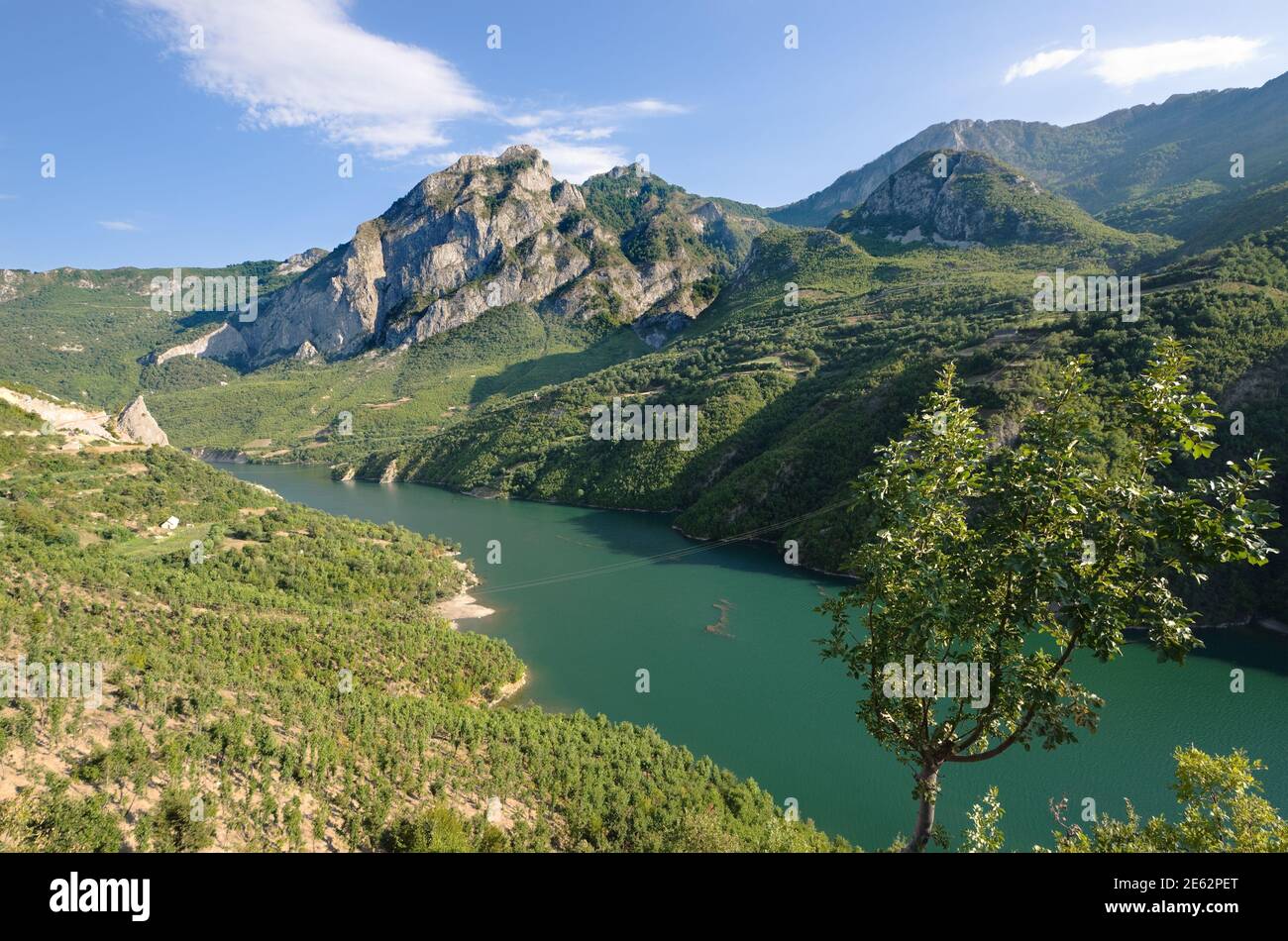 Vue sur le lac Koman-Fierza, Albanie Banque D'Images