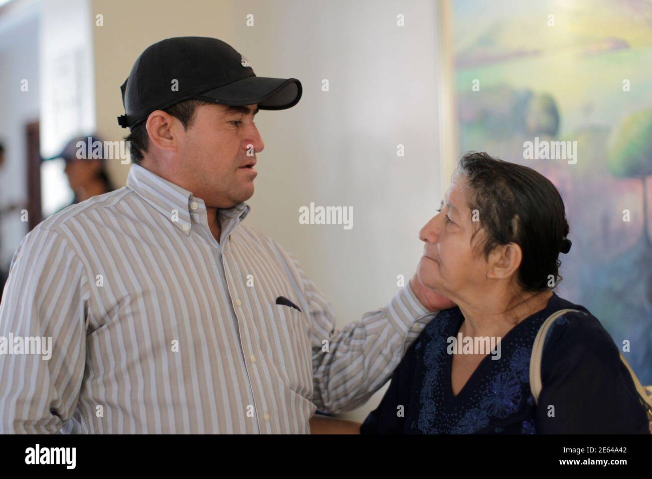 Castaway Fisherman Jose Salvador Alvarenga Speaks With His Mother Maria Julia Alvarenga After A News Conference In San Salvador January 8 2015 Alvarenga Who Says He Spent 13 Months Adrift In The