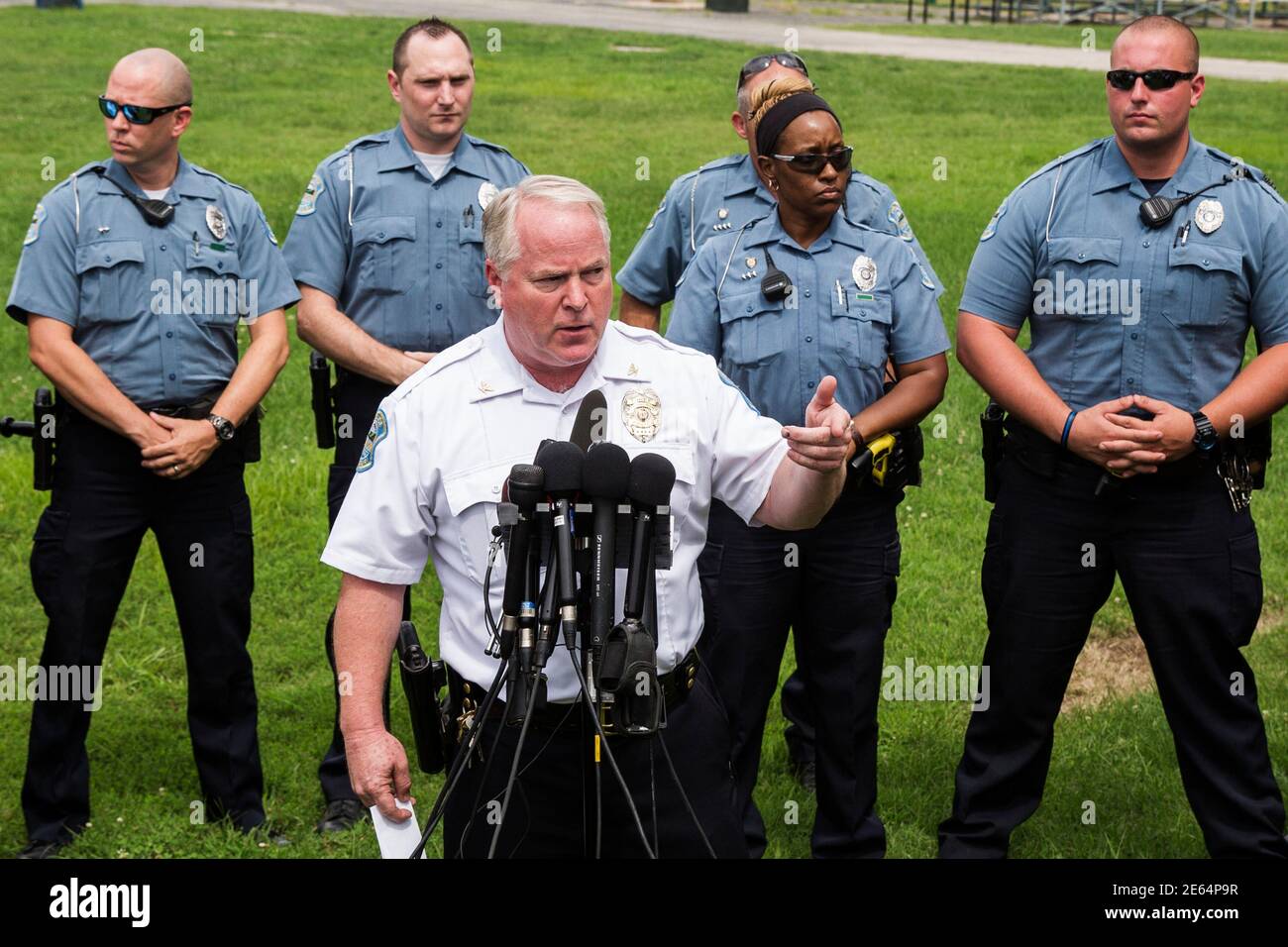 Ferguson Police Chief Thomas Jackson answers questions from the media about his office's handling of the release of information following the shooting of Michael Brown in Ferguson, Missouri August 15, 2014. Picture taken August 15, 2014. REUTERS/Lucas Jackson (UNITED STATES - Tags: CIVIL UNREST CRIME LAW POLITICS) Banque D'Images