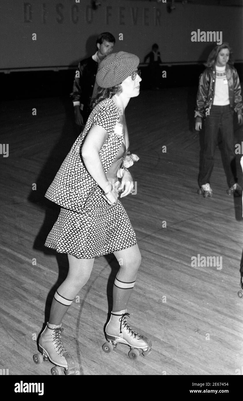 Patineuse élégante au flippers Roller Boogie Palace à West Hollywood vers 1978. Banque D'Images