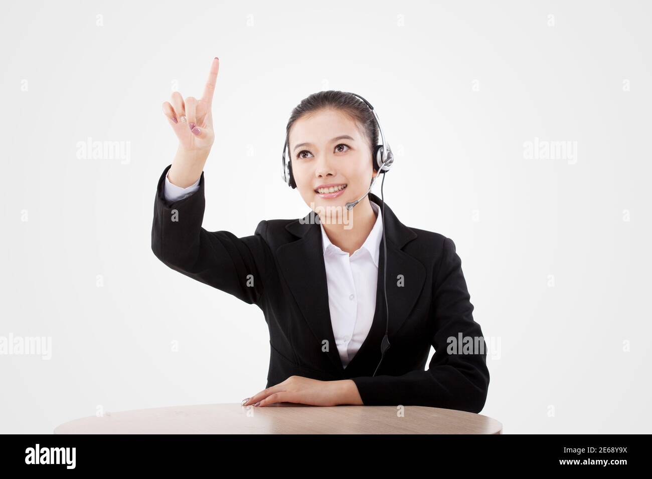 Femme d'affaires orientale portant un casque photo de haute qualité Banque D'Images