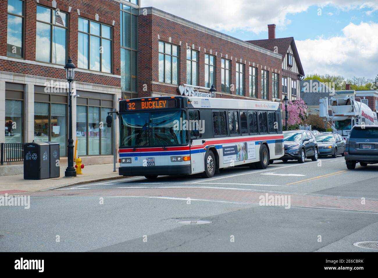 Bus public MVRTA sur main Street dans le centre-ville d'Andover, Massachusetts, ma, USA. Le MVRTA est l'Administration régionale de transport de Merrimack Valley basée à Haverhil Banque D'Images