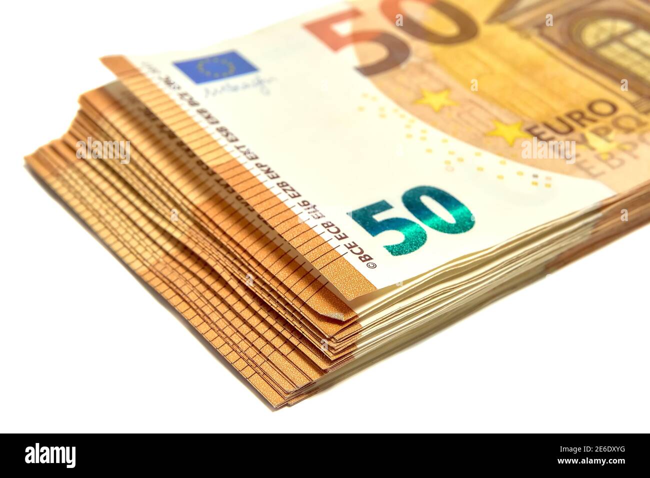 Un pack d'euros sur fond blanc, finance, monnaie Banque D'Images
