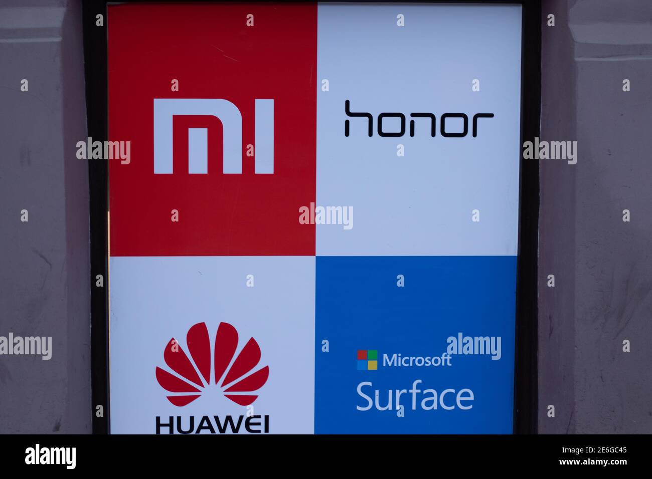 Saint-Pétersbourg, Russie - 28 janvier 2021 : Honneur, Huawei, logo Microsoft et Xiaomi, Editorial Banque D'Images