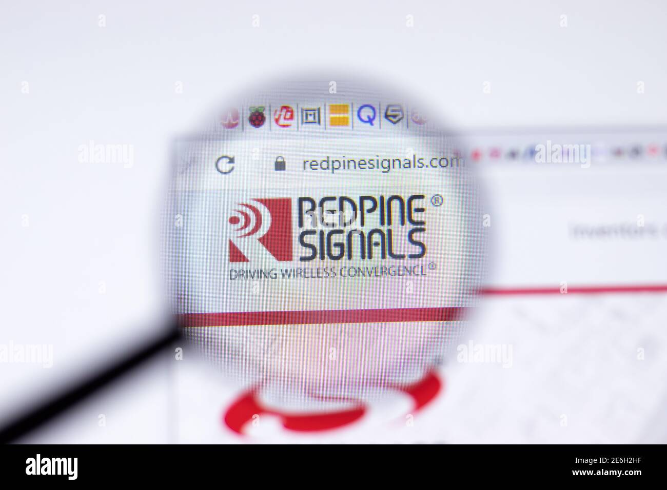 Saint-Pétersbourg, Russie - 28 janvier 2021 : page du site de Redpine Signals avec logo en gros plan, Editorial Banque D'Images