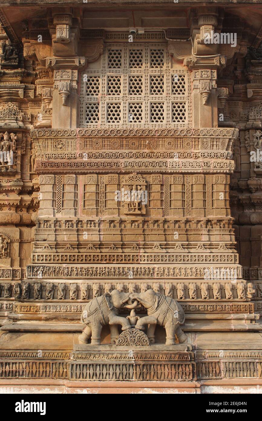 Sculpture d'éléphant, le temple Shamlaji est dédié à Vishnu ou Krishna. Aravali, Gujarat, Inde. Banque D'Images