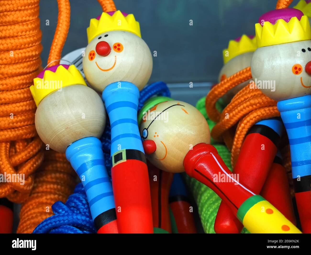 Jouets portugais en bois pour enfants - cordes à sauter dans un acheter  pour la vente Photo Stock - Alamy