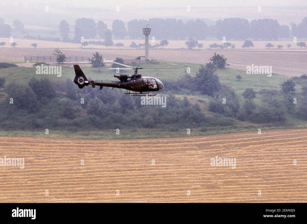 L'hélicoptère Gazelle de l'armée britannique Westland patrouille rideau de fer. La frontière entre l'Allemagne de l'est et l'Allemagne de l'Ouest près de Brunswick en 1983 Banque D'Images