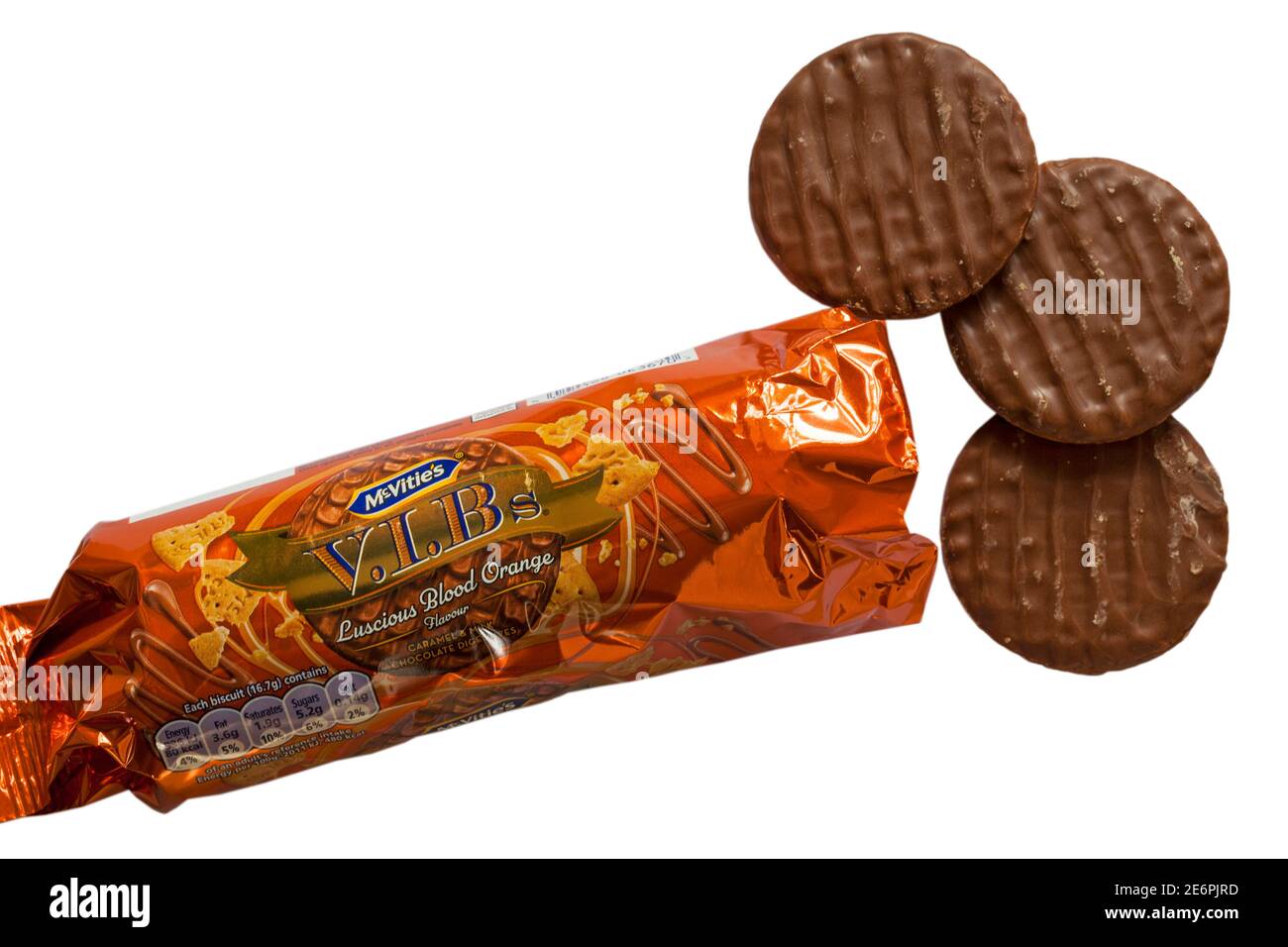 Paquet de biscuits de saveur d'orange de sang de McVités V.I. .BS ouvert pour afficher le contenu sur fond blanc - caramel & produits digestifs au chocolat au lait Banque D'Images