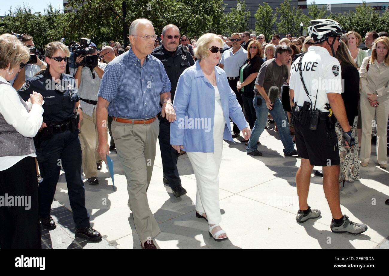 U.S. Senator Larry Craig (RID) and his wife Suzanne (R) walk away