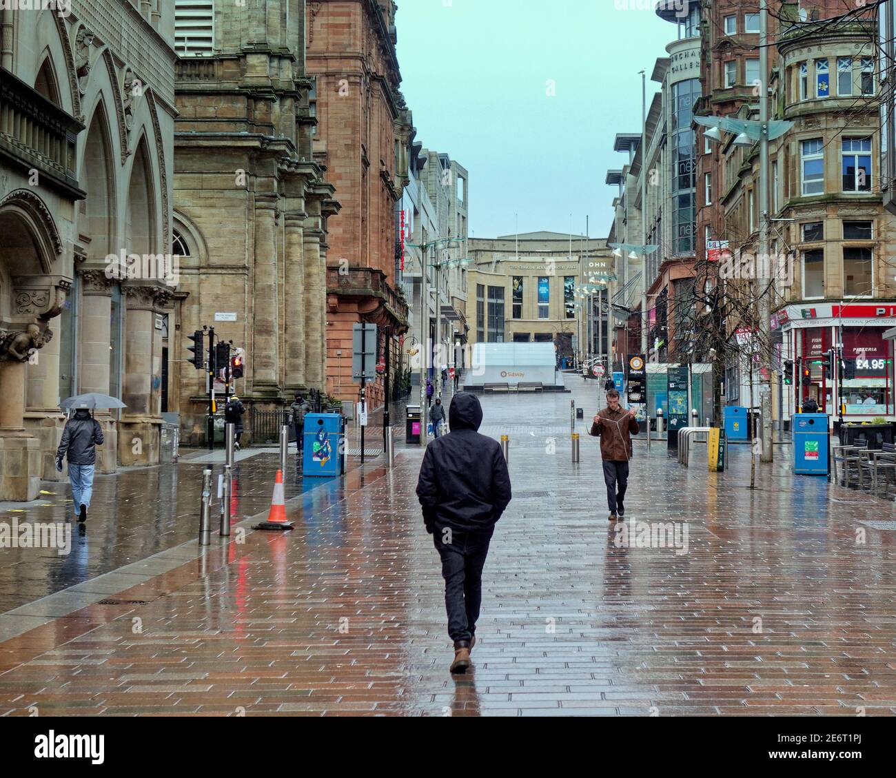 Glasgow, Écosse, Royaume-Uni. 29 janvier 2021Lockdown vendredi plein de misère que la pluie est revenu et déserte des rues dans les zones commerciales du centre-ville. Avec un peu de doon buchanan Street, le style Mile de la ville, mais tous les magasins sont fermés Crédit Gerard Ferry/Alay Live News Banque D'Images