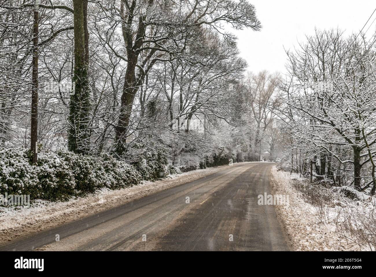 La neige couvre les routes, Yorkshire, Royaume-Uni Banque D'Images