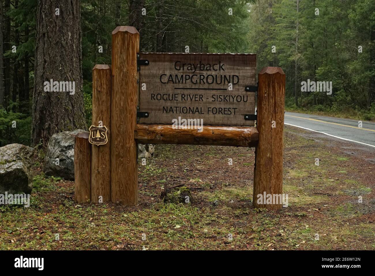 Rivière Rogue, forêt nationale de Siskiyou, panneau de terrain de camping Grayback Banque D'Images