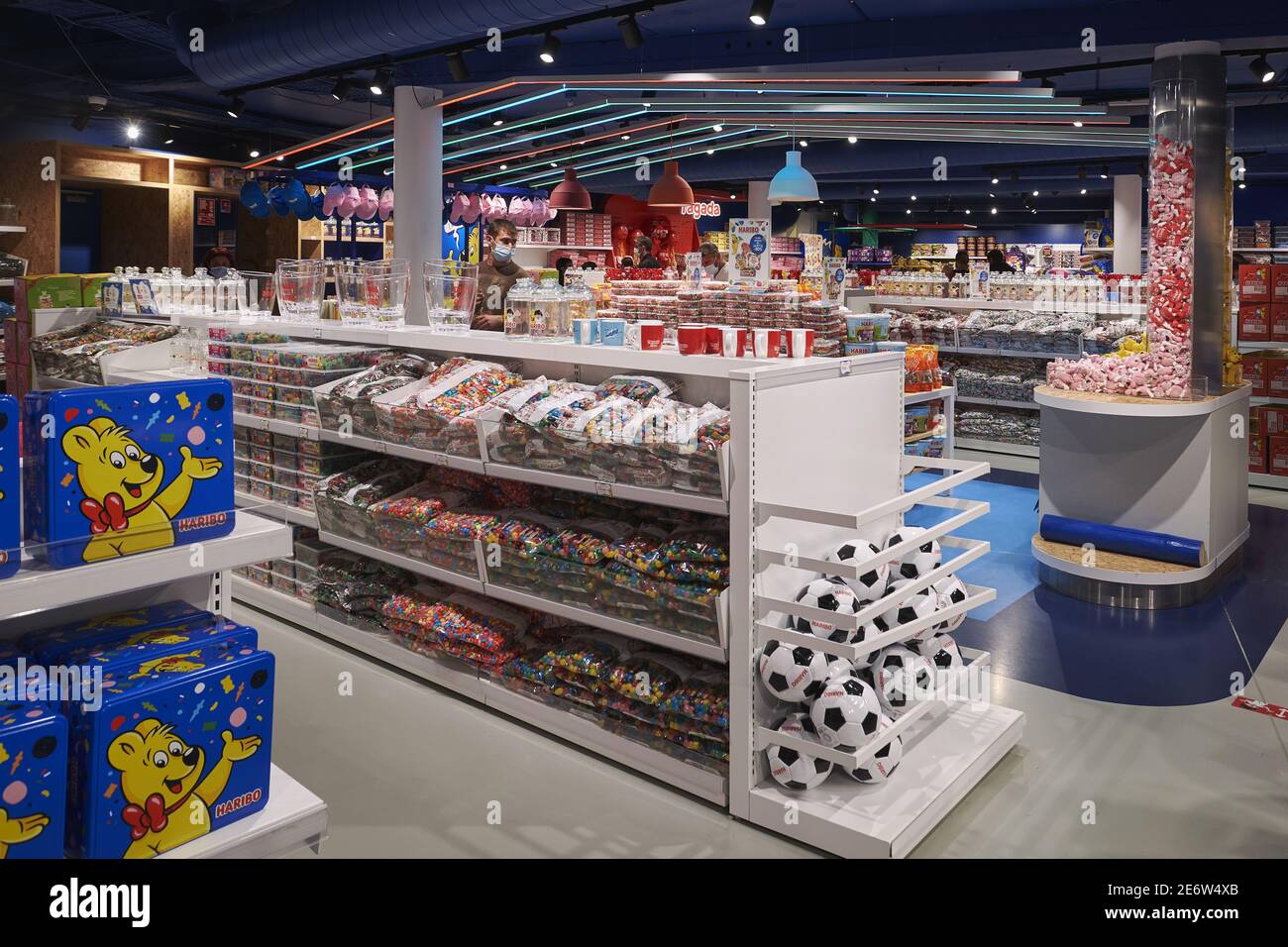 France, Gard, Uzès, la boutique du Musée Haribo Candy Photo Stock - Alamy