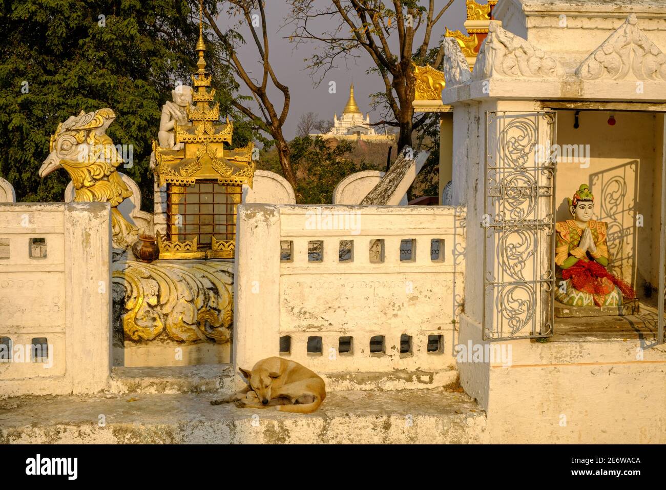 Myanmar (Birmanie), Mandalay, vieille ville de Sagaing, sur les rives de l'irrawaddy, Pagode de Shin PIN Nam Kain ou Shin PIN Nan Kain Banque D'Images