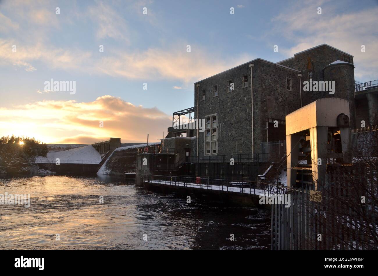 Le barrage d'Hydro Electric sur le Loch Shin à Lairg, dans les Highlands écossais Banque D'Images