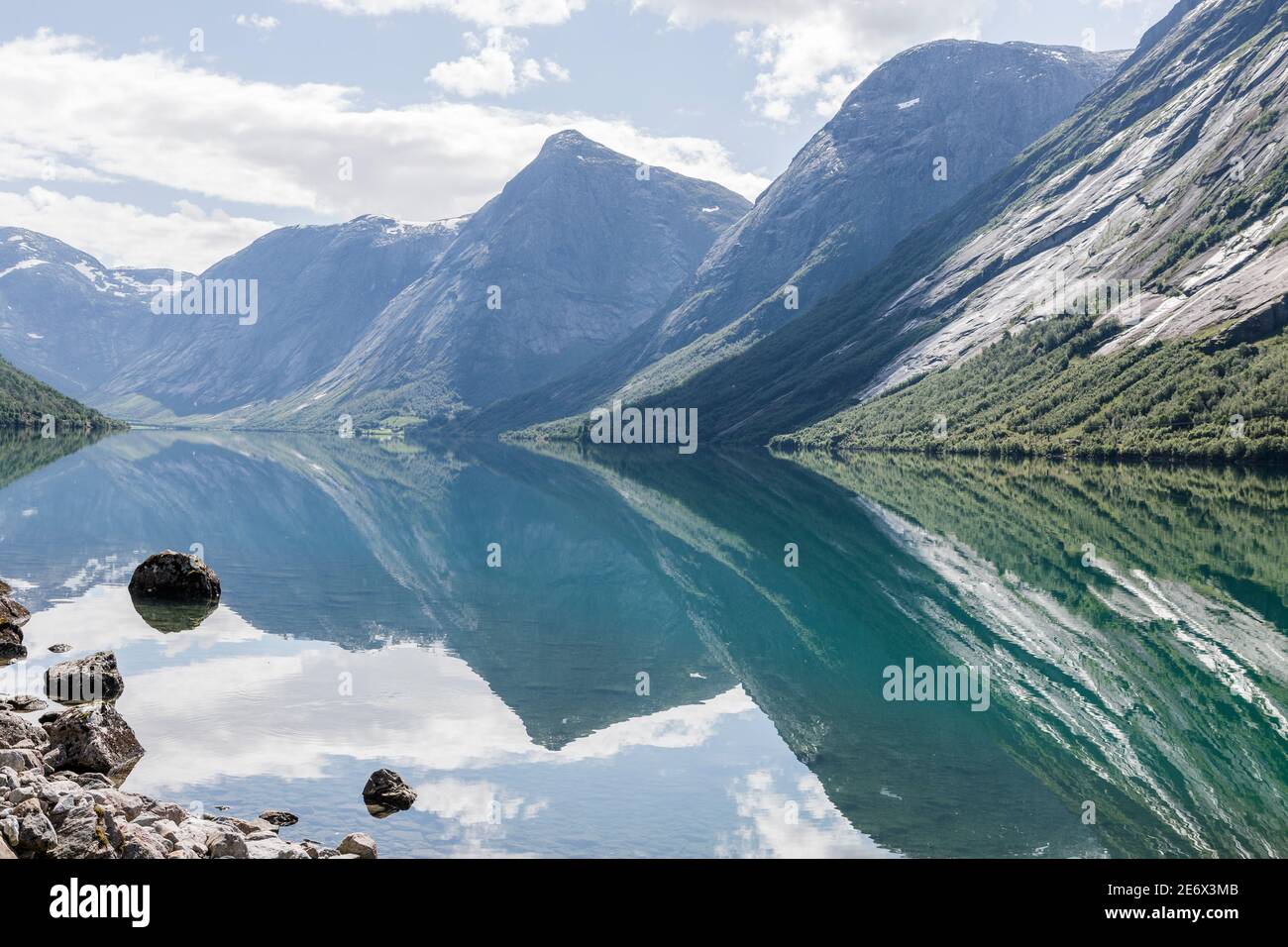 Lac Jolstravatnet près du parc national de Jostedalsbreen en Norvège Banque D'Images