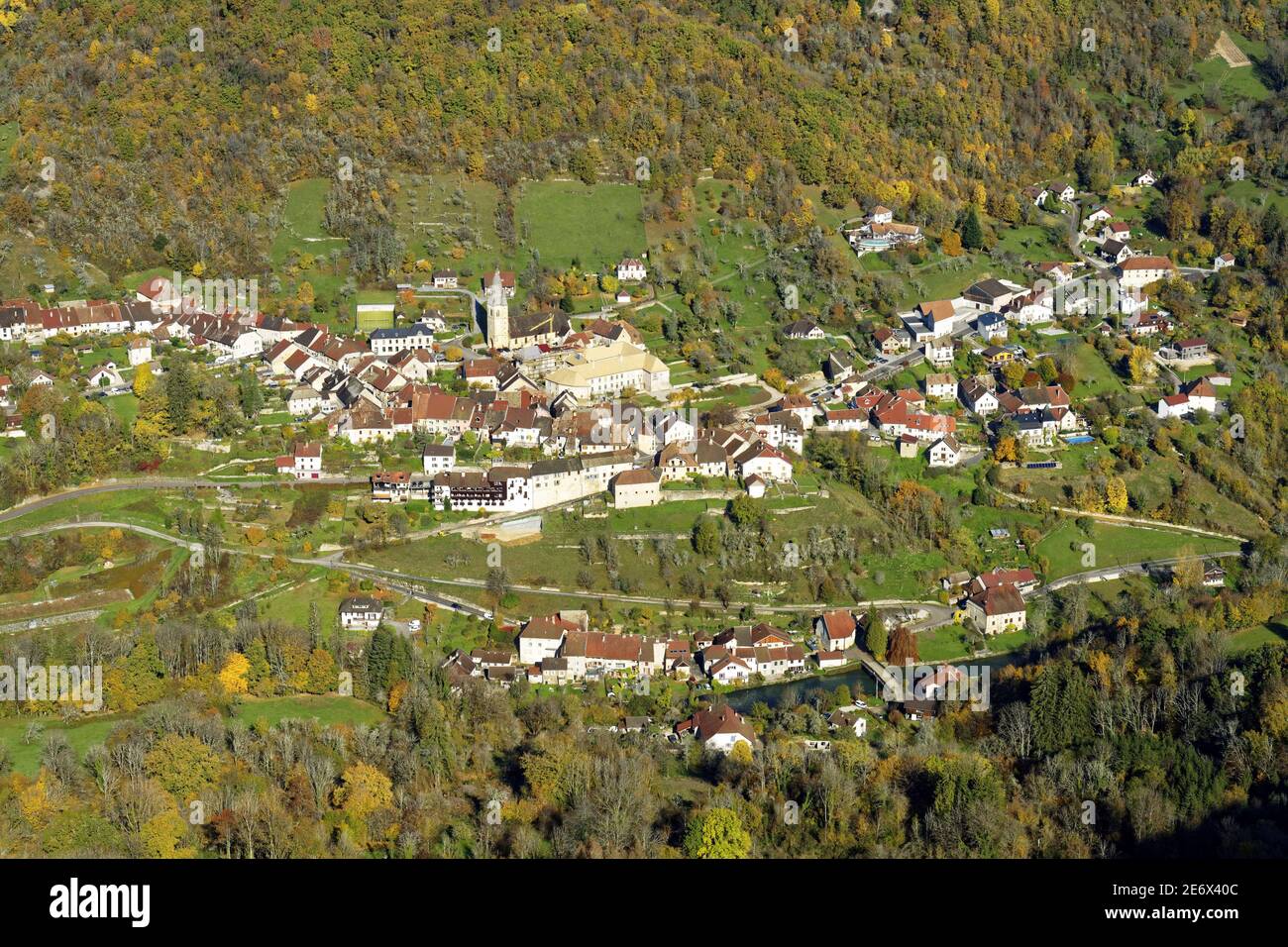 France, Doubs, Mouthier haute Pierre, panorama sur la vallée de la Loue et le village de Mouthier haute Pierre Banque D'Images