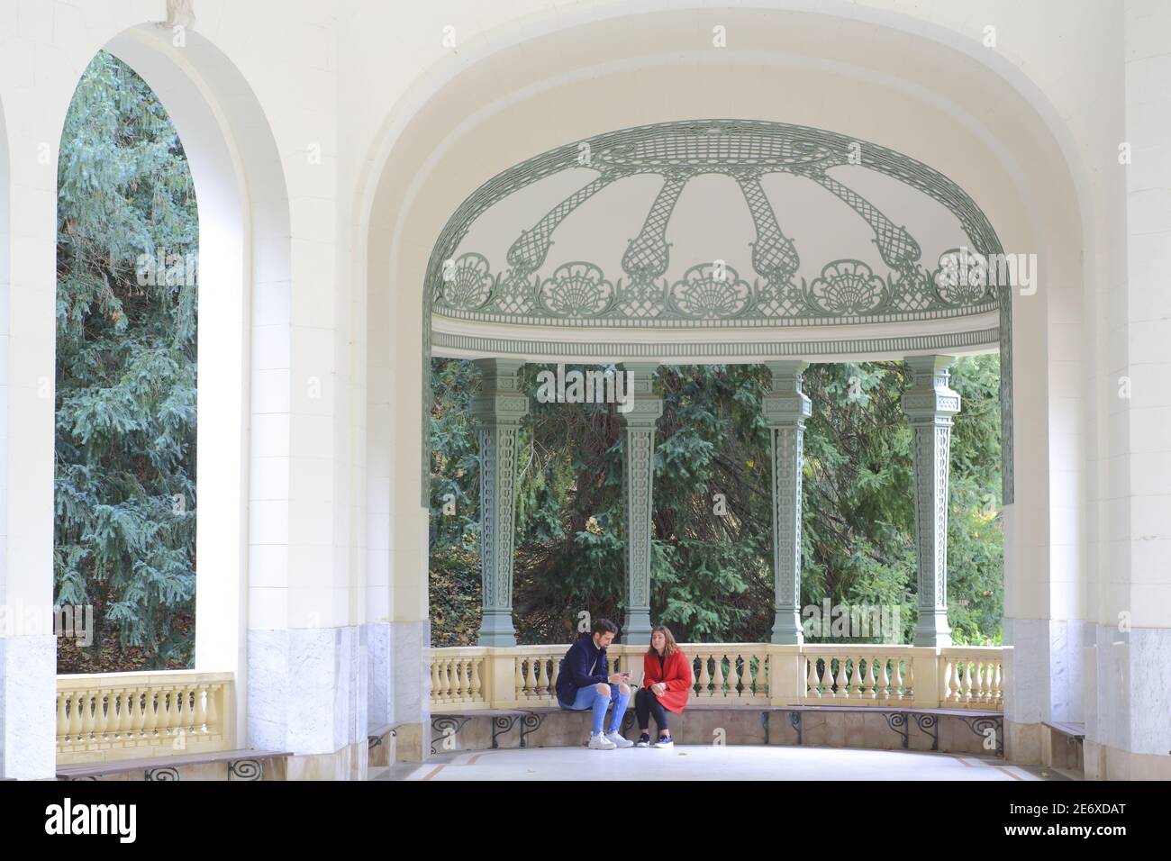 France, Allier, Vichy, pavillon de la source Celestins construit en 1908 dans un style néoclassique par l'architecte Lucien Woog Banque D'Images