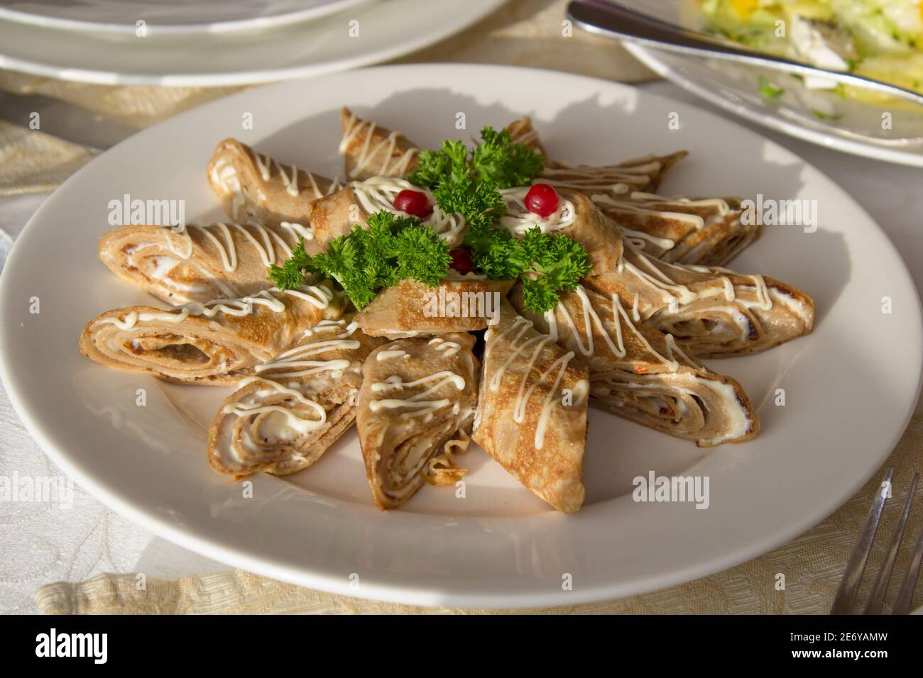 Crêpes à la viande, traditionnel pour la semaine russe de crêpes Maslenitsa - festival de printemps.Happy Shrove mardi Banque D'Images