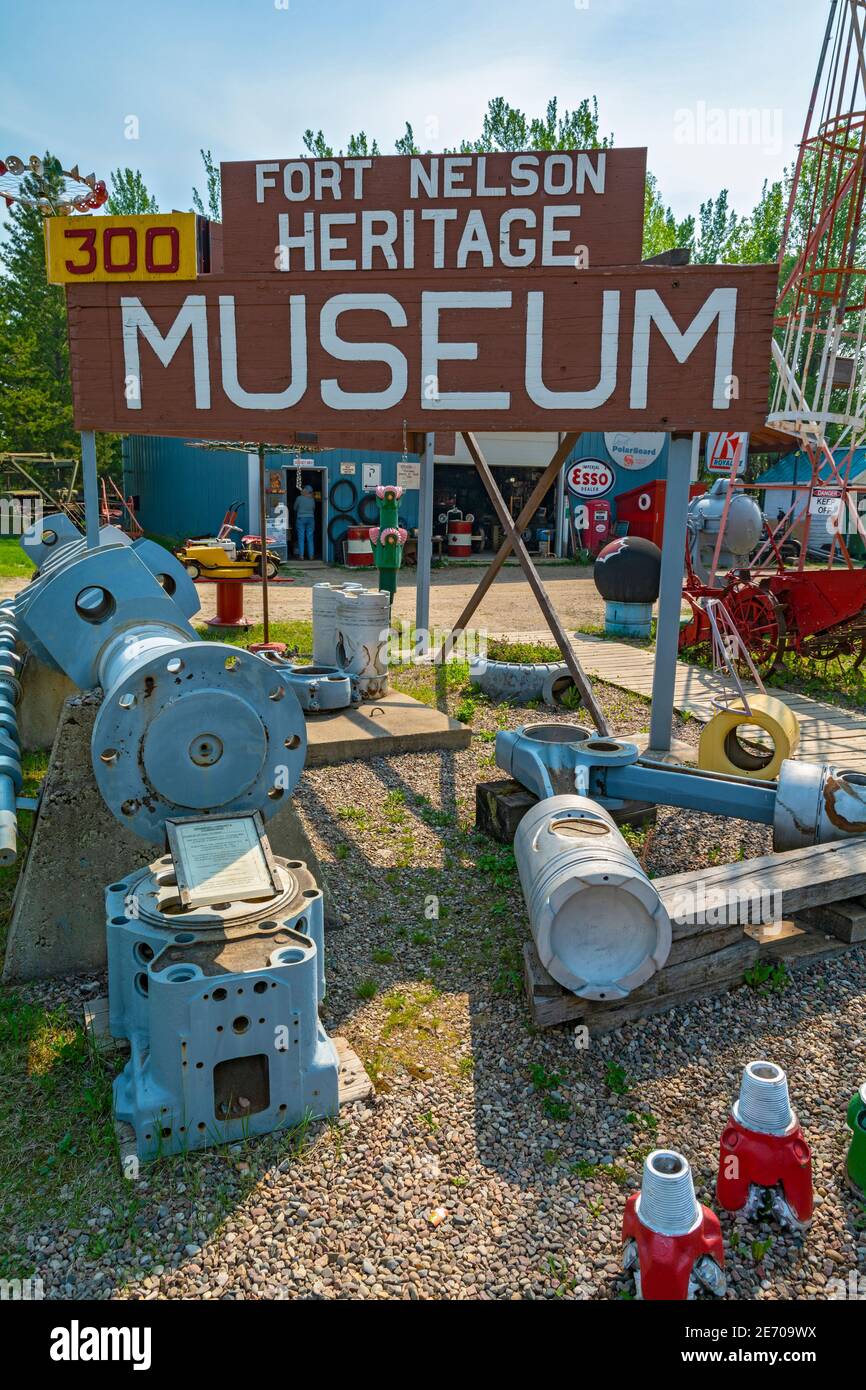 Canada, Colombie-Britannique, fort Nelson Heritage Museum, véhicules, équipement, y compris les articles utilisés pour construire la route de l'Alaska Banque D'Images