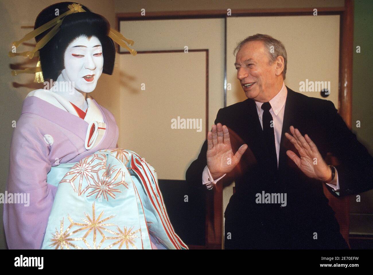 Photo du chanteur et acteur français Yves Montand, à Tokyo, au Japon, en avril 1988. Photo de Patrick Durand/ABACAPRESS.COM Banque D'Images