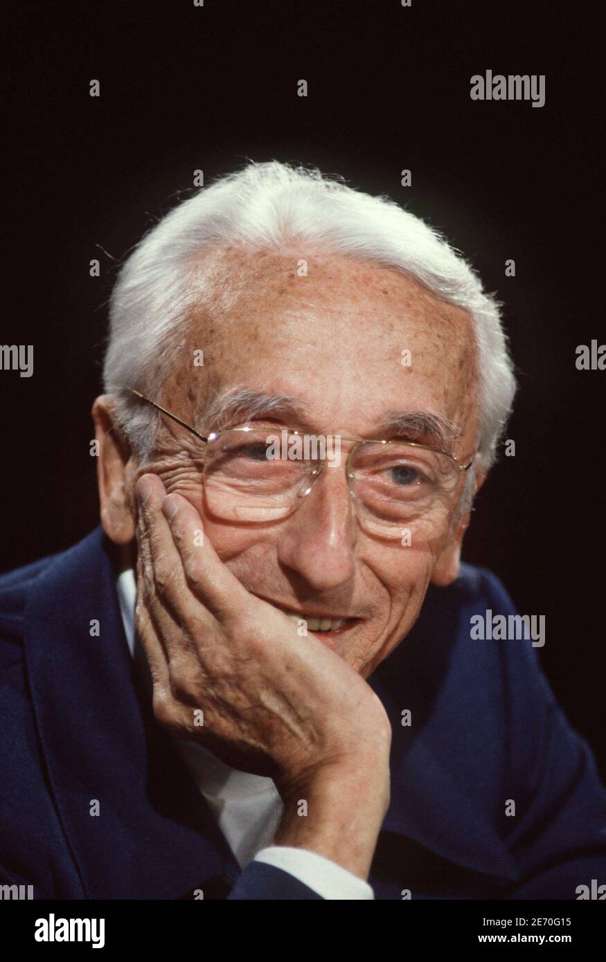 L'océanographe français Jacques-Yves Cousteau lors d'une émission télévisée 7/7, à Paris, France, le 16 avril 1989. Photo de Patrick Durand/ABACAPRESS.COM Banque D'Images