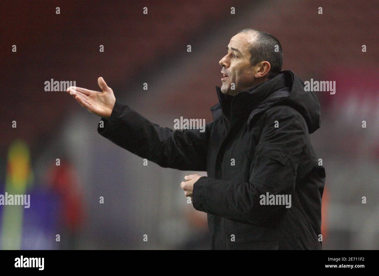 Le Manager de PSG Paul le Guen gestures pendant le match le match de football de première ligue française Paris-Saint-Germain contre le FC Toulouse au Parc des Princes Stadium à Paris, France, le 17 janvier 2007. La correspondance s'est terminée par un tirage de 0-0. Photo de Christian Liewig/ABACAPRESS.COM Banque D'Images