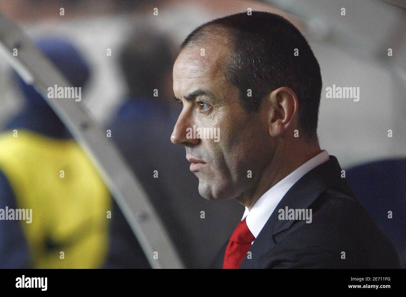 Le Manager du PSG Paul le Guen pendant le match le match de football de la première ligue française Paris-Saint-Germain contre le FC Toulouse au Parc des Princes Stadium de Paris, France, le 17 janvier 2007. La correspondance s'est terminée par un tirage de 0-0. Photo de Christian Liewig/ABACAPRESS.COM Banque D'Images