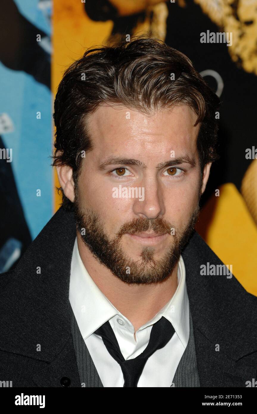 « Ryan Reynolds assiste à la première à Los Angeles de Universal Studios « 'Smokin' Aces' » au Chinese Theatre à Hollywood le 18 janvier 2007. Photo de Lionel Hahn/ABACAPRESS.COM' Banque D'Images