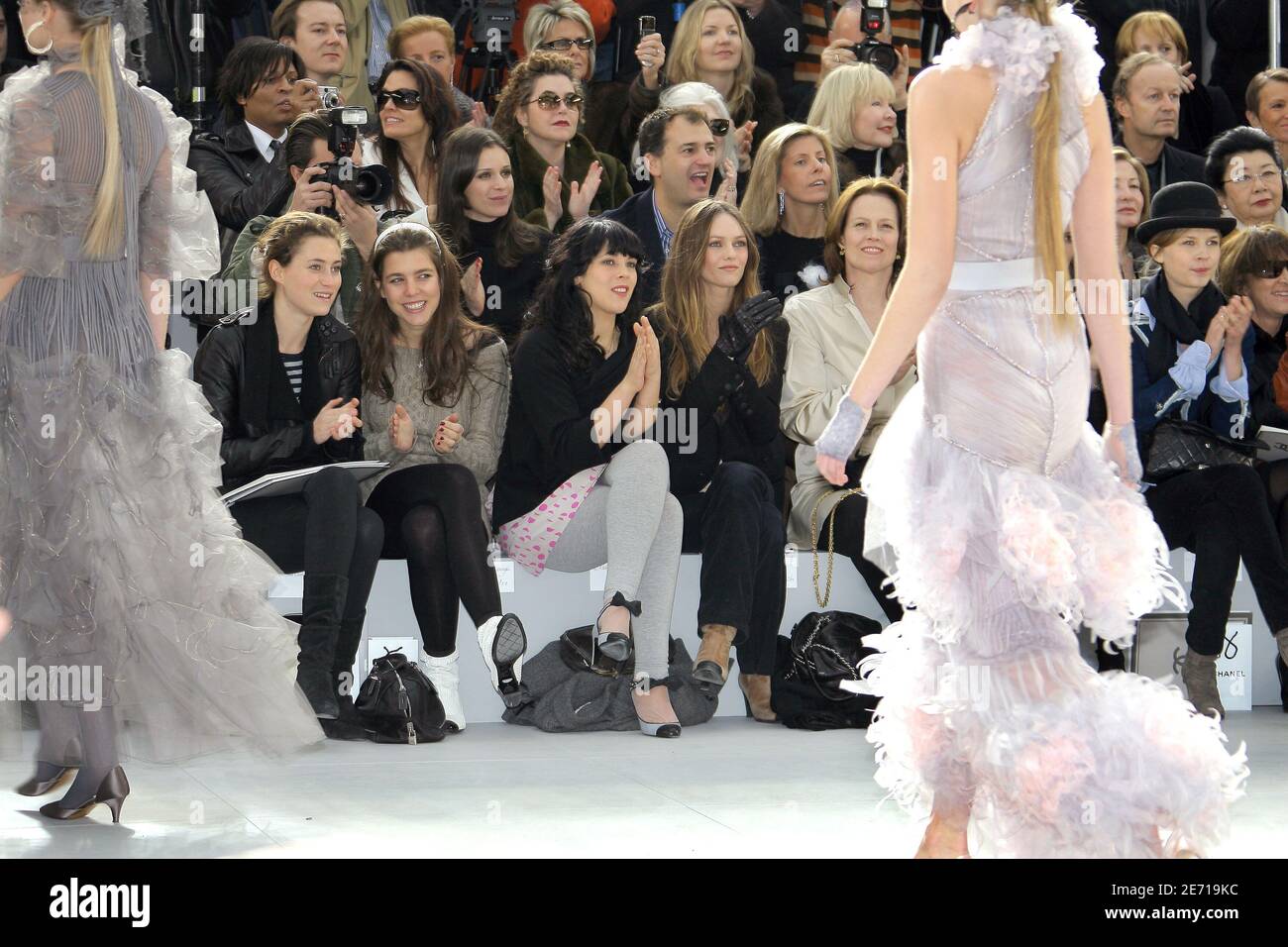 Charlotte Casiraghi, Alysson Paradis, Vanessa Paradis participe à la  présentation de la collection haute-Couture Printemps-été 2007 de Chanel,  qui s'est tenue au Grand Palais, à Paris, en France, le 23 janvier 2007.