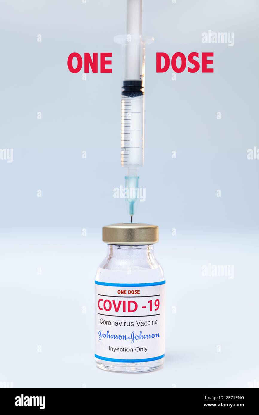 Flacon d'un vaccin à une dose du coronavirus portant le logo Johnson and Johnson. Banque D'Images