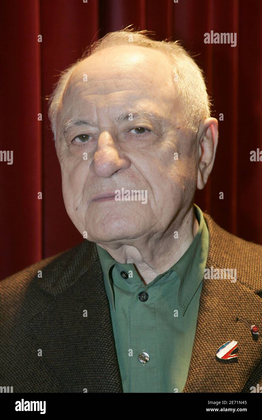 Pierre Berge participe au dîner annuel des marraines et des marraines de l'association française de lutte contre le racisme 'OS Racisme' qui s'est tenu au Cabaret sauvage à Paris, en France, le 29 janvier 2007. Photo de Mousse/ABACAPRESS.COM Banque D'Images