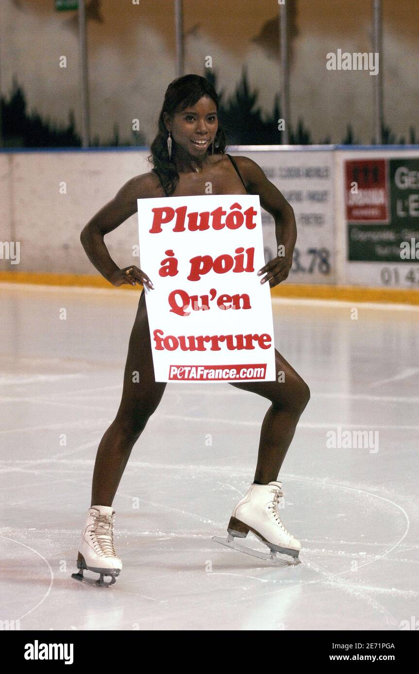 Surya Bonaly, patineuse de French Ice, a manifesté contre l'abattage des bébés phoques et pour la nouvelle campagne PETA, à Asnieres-sur-Seine, près de Paris, le 31 janvier 2007. Photo de Giancarlo Gorassini/ABACAPRESS.COM Banque D'Images