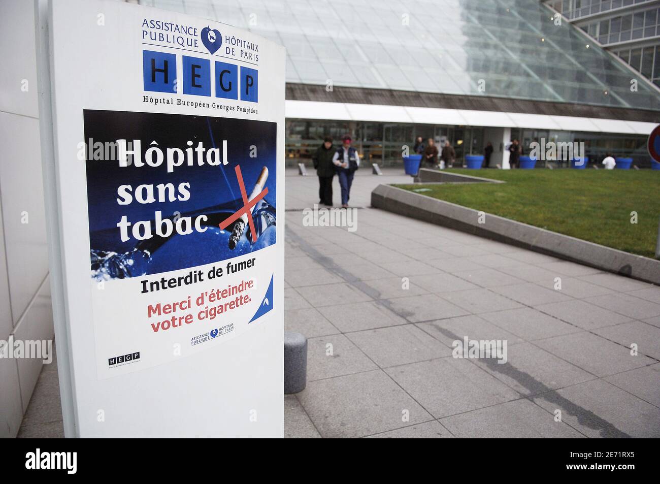 Interdit dans les lieux publics Banque de photographies et d’images à ...