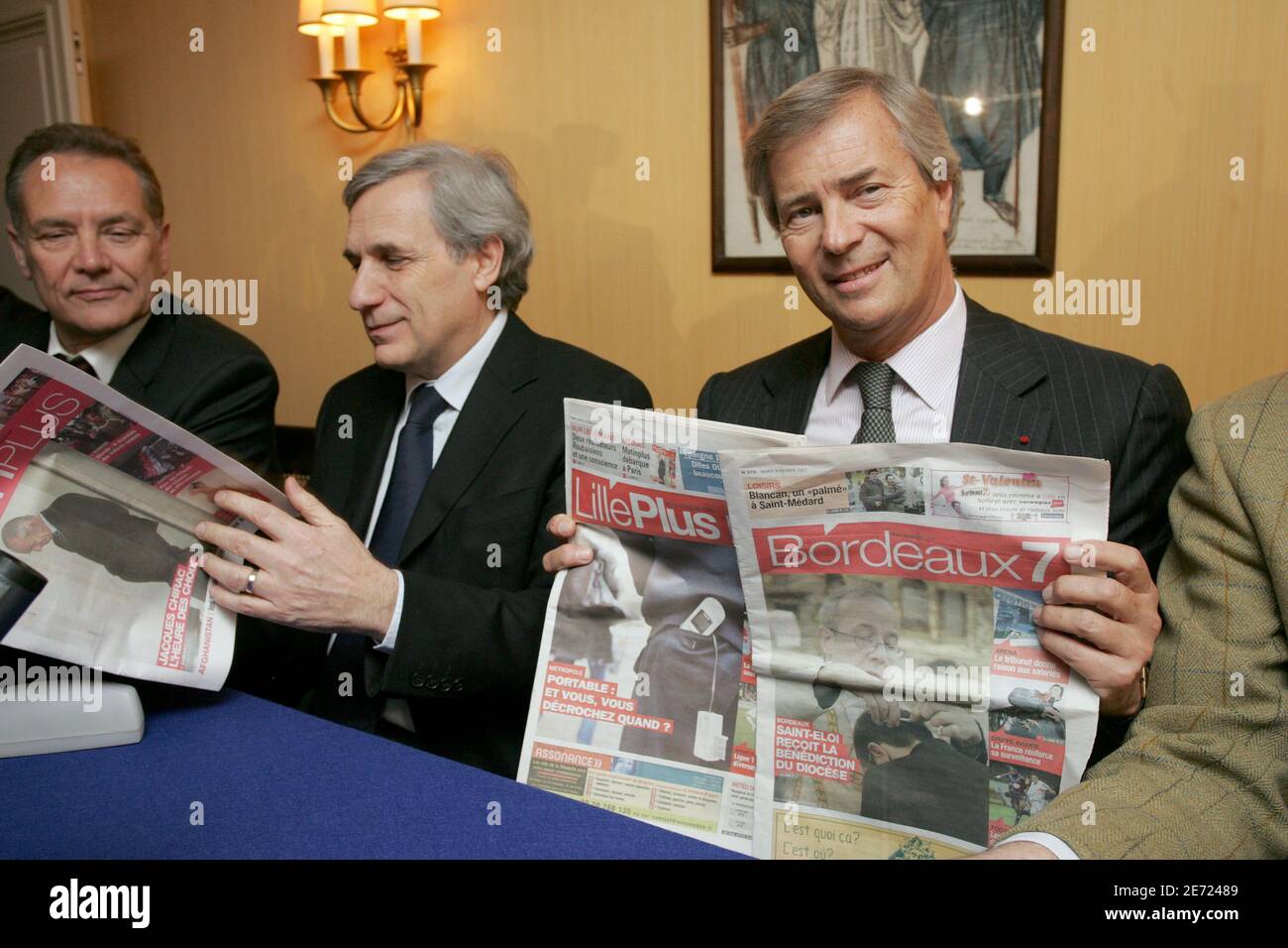 M. Jeantet, (DG le monde) Jean-Marie Colombani et Président du groupe  Bollore, Vincent Bollore tiennent une conférence de presse à Paris le 6  février 2007 pour présenter un nouveau journal gratuit "Matin