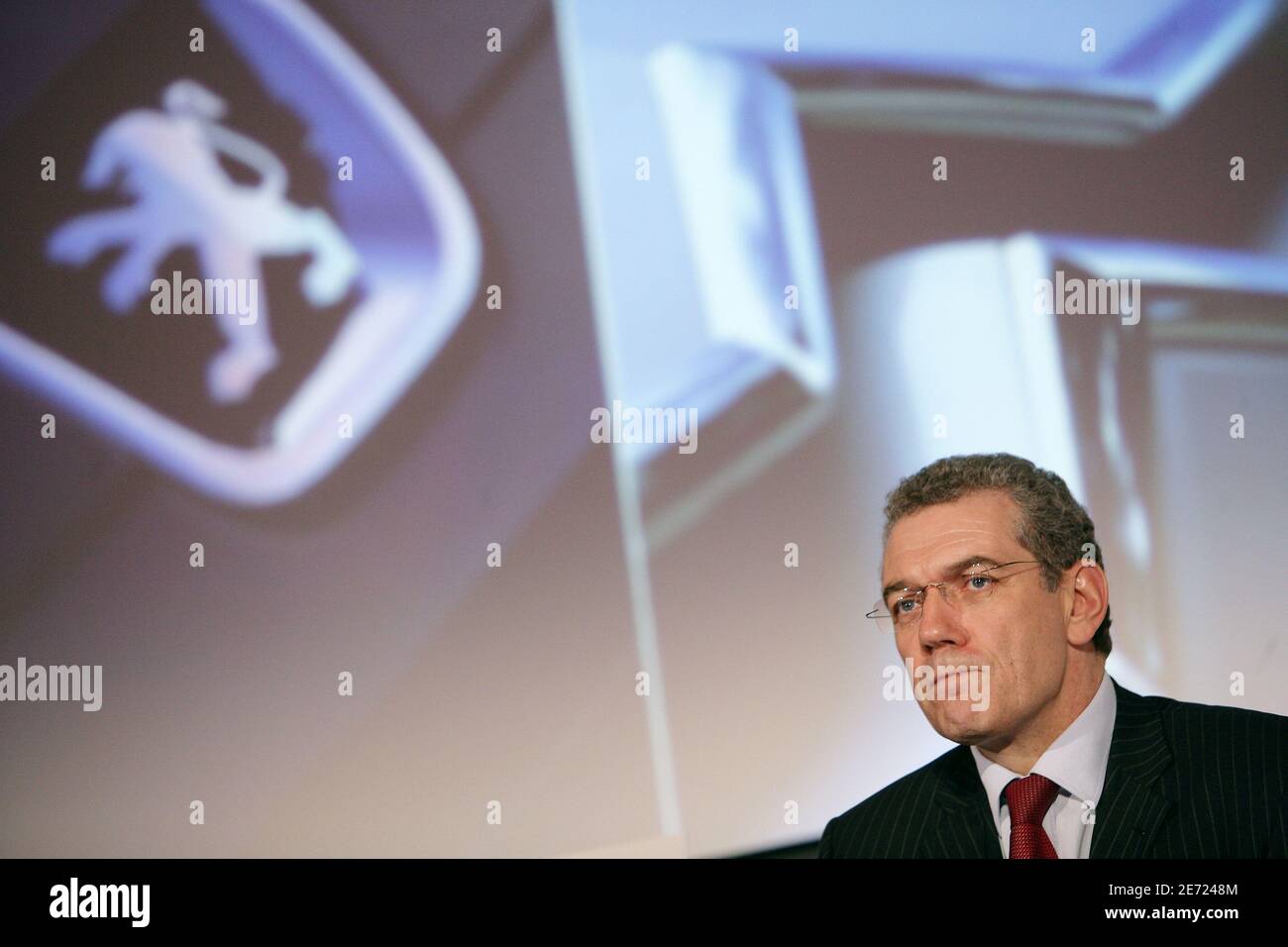 Christian Streiff, président du conseil d'administration de PSA Peugeot Citroën, donne une conférence de presse pour annoncer les résultats financiers 2006, à Paris, en France, le 7 février 2007. Photo de Thierry Orban/ABACAPRESS.COM Banque D'Images