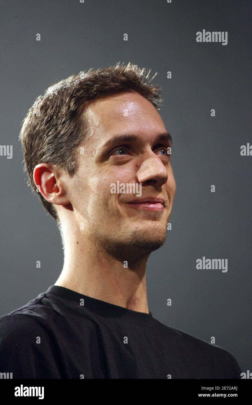 Le chanteur de Slam Grand corps Malade se produit à Olympia à Paris, France, le 9 février 2007 photo de Mehdi Taamallah/ABACAPRESS.COM Banque D'Images