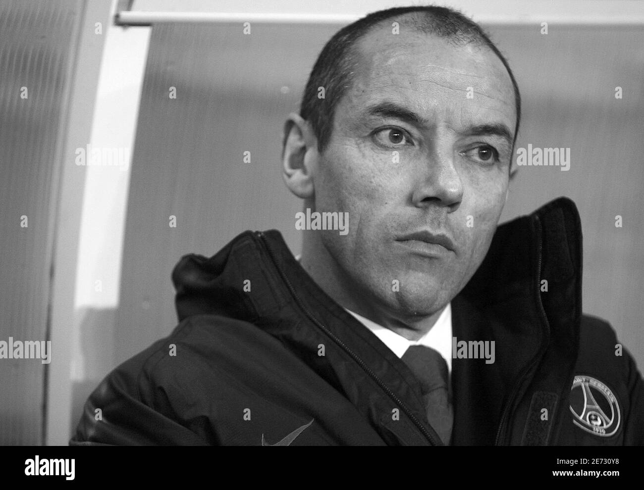 L'entraîneur de Paris Saint Germain Paul le Guen lors du match de football de première ligue de France Paris Saint-Germain vs COMME Saint-Etienne au stade du Parc des Princes à Paris, France, le 25 février 2007. ASSE a gagné 2-0. Photo de Christian Liewig/ABACAPRESS.COM Banque D'Images