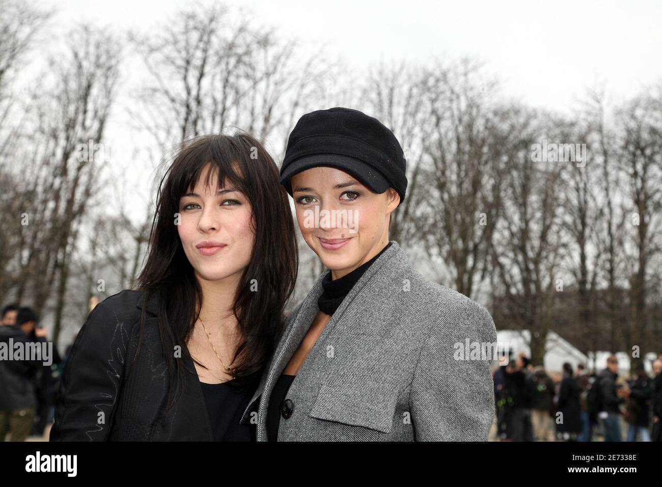 Mylène Jampanoi et Helene de Fougerolles assistent à la présentation de la collection prêt-à-porter Dior automne-hiver 2007-2008 au jardin des Tuileries à Paris, France, le 27 février 2007. Photo de Guignebourg-Nebinger-Taamallah/ABACAPRESS.COM Banque D'Images