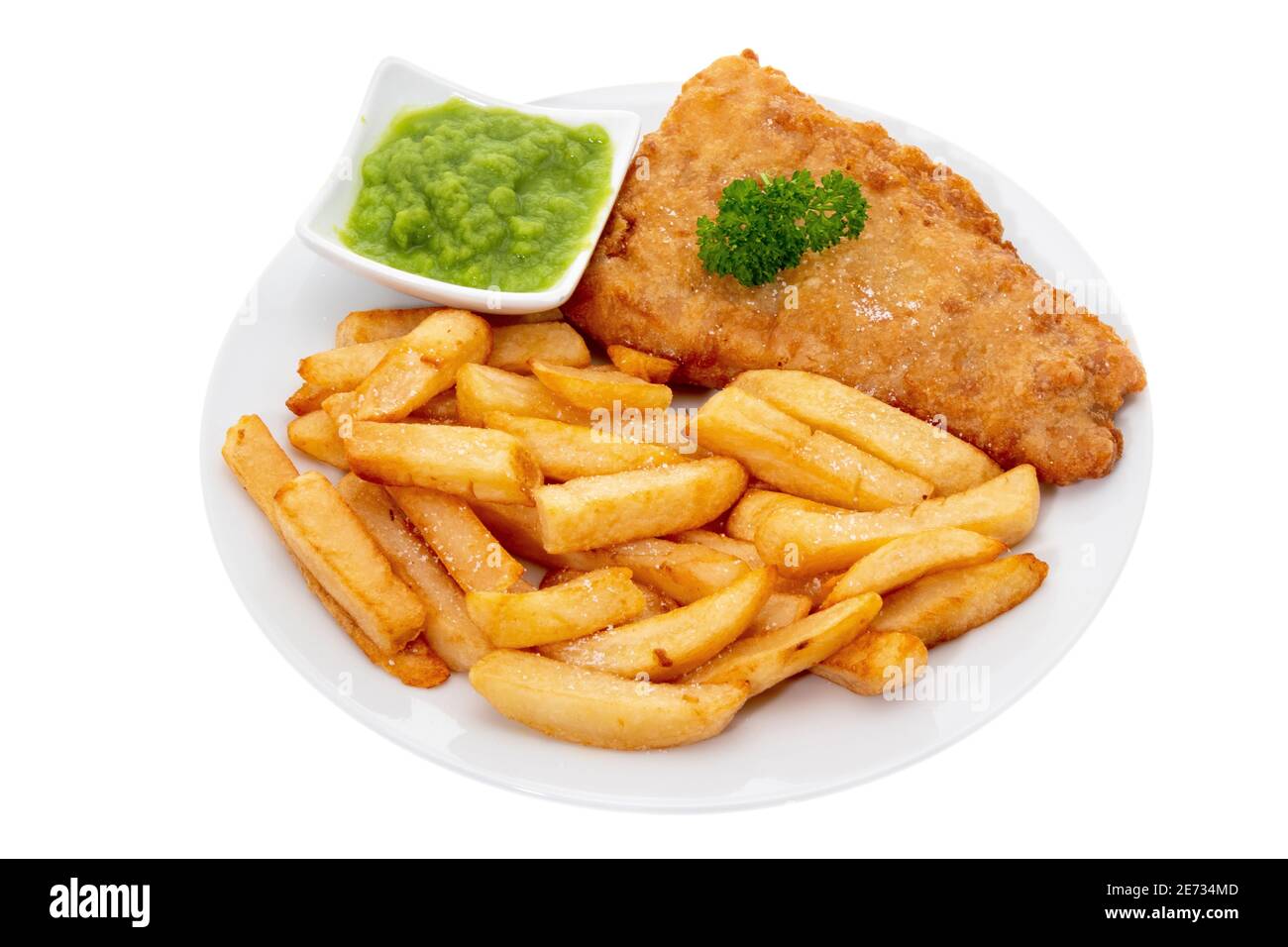 Fish and chips with mushy Peas - fond blanc Banque D'Images