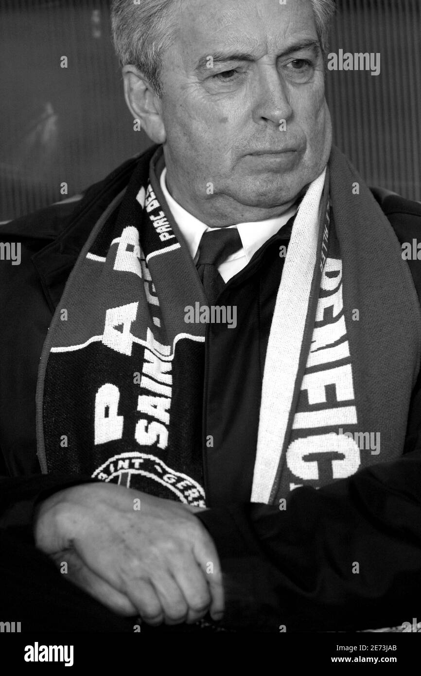 Alain Cayzac, président du PSG, lors de la coupe UEFA deuxième tour d'éliminatoires match de football de première jambe PSG vs Benfica, au stade du Parc des Princes à Paris, en France, le 8 mars 2007. PSG a gagné 2-1. Photo de Mehdi Taamallah/Cameleon/ABACAPRESS.COM Banque D'Images
