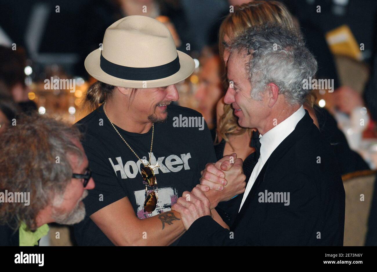 Le musicien Kid Rock et le joueur de tennis américain John McEnroe assistent à la 22e cérémonie annuelle d'initiation au Rock and Roll Hall of Fame, qui s'est tenue le 12 mars 2007 à l'hôtel Waldorf Astoria de New York City, NY, États-Unis. Photo de Gregorio Binuya/ABACAPRESS.COM Banque D'Images
