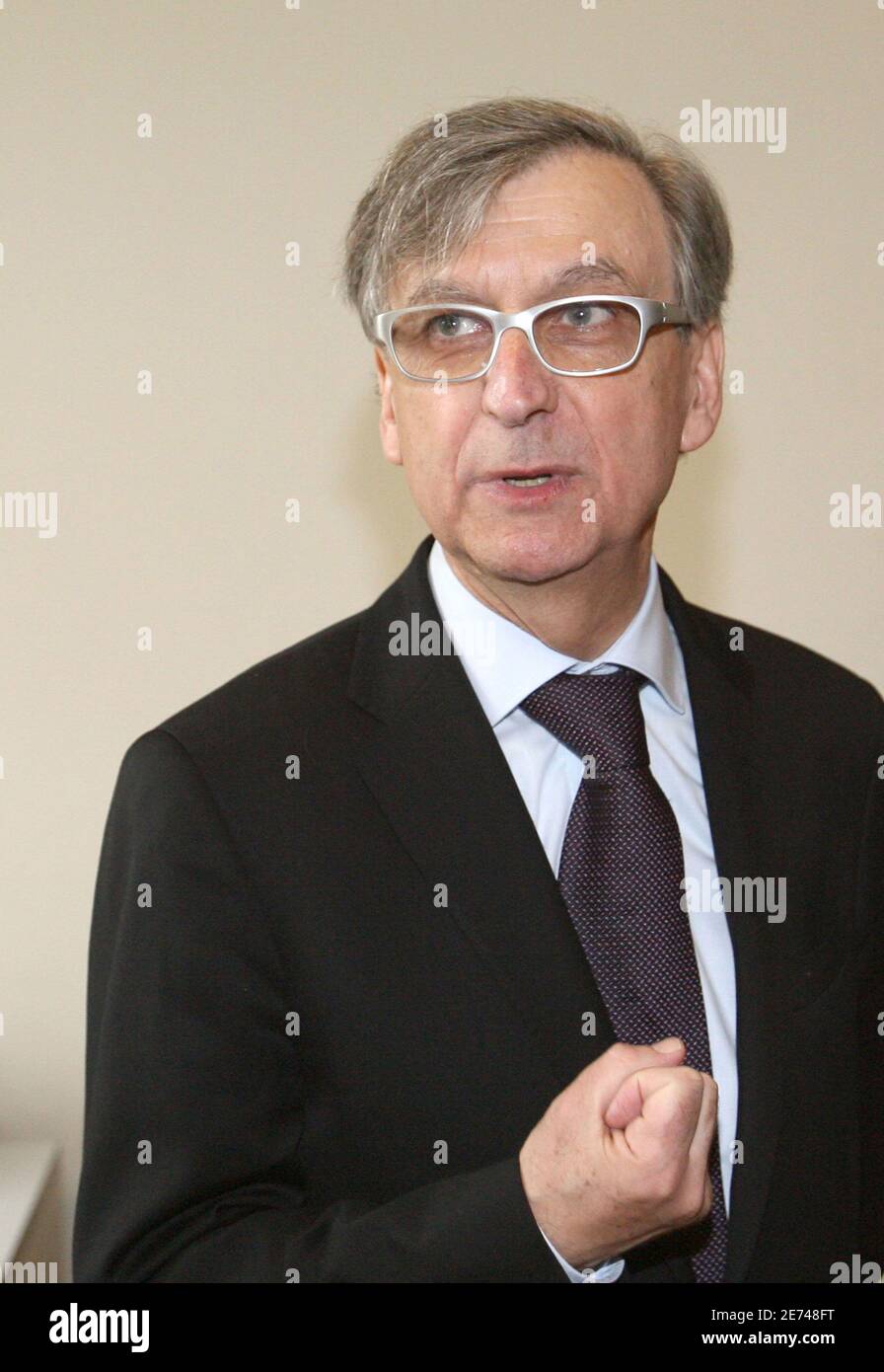 Alain Morvan, recteur de l'académie de Lyon (haut responsable régional de l'éducation), tient une conférence de presse après qu'il a été congédié par le ministre français de l'éducation pour s'être vigoureusement opposé à une nouvelle école musulmane et s'être publiquement plaint de la pression de Paris pour cesser d'entraver son ouverture, à Lyon, en France, le 21 mars 2007. Photo de Vincent Dargent/ABACAPRESS.COM Banque D'Images