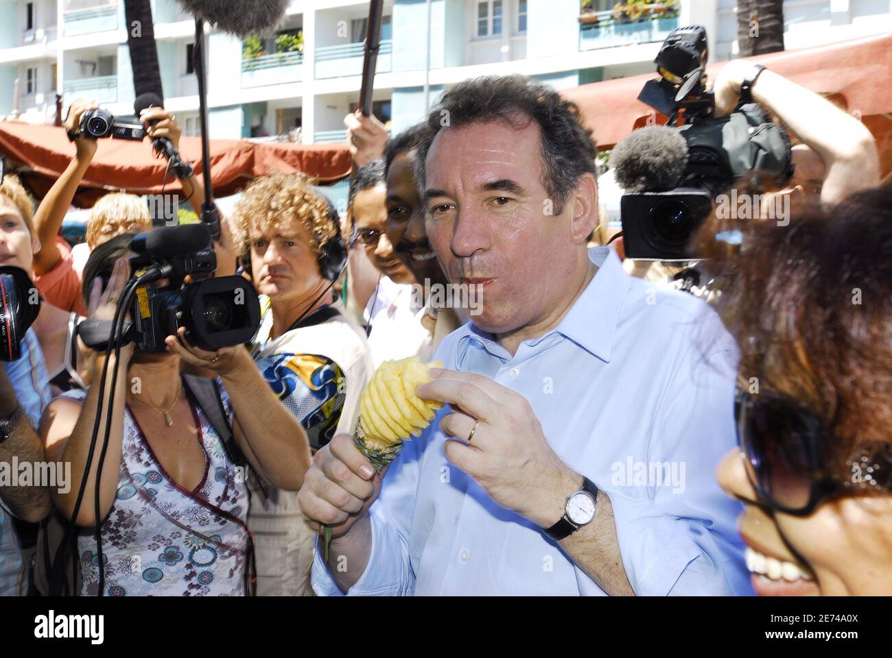 Le candidat français du parti politique UDF François Bayrou