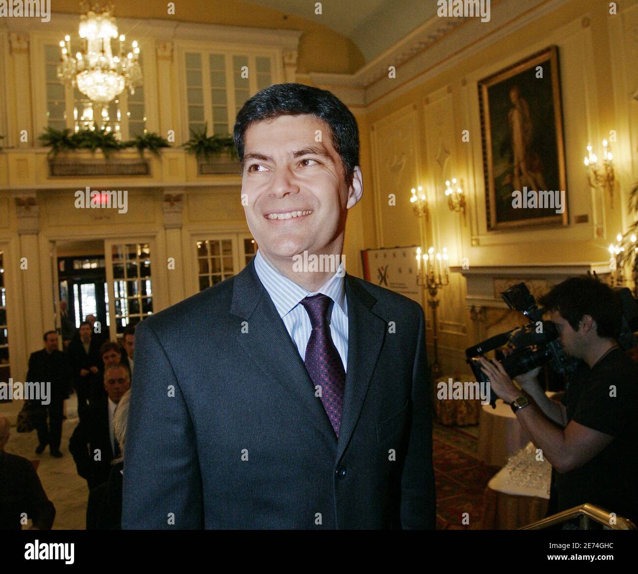 Le chef de l'action démocratique du Québec, Mario Dumont, s'adresse aux membres de la Chambre de commerce de Montréal, à Montréal, au Canada, le 23 2007 mars. Les électeurs du Québec décideront le 26 mars soit d'un gouvernement fédéraliste, soit des séparatistes du Québec qui tentent de briser le Canada. Photo de Normand Blouin/ABACAPRESS.COM Banque D'Images